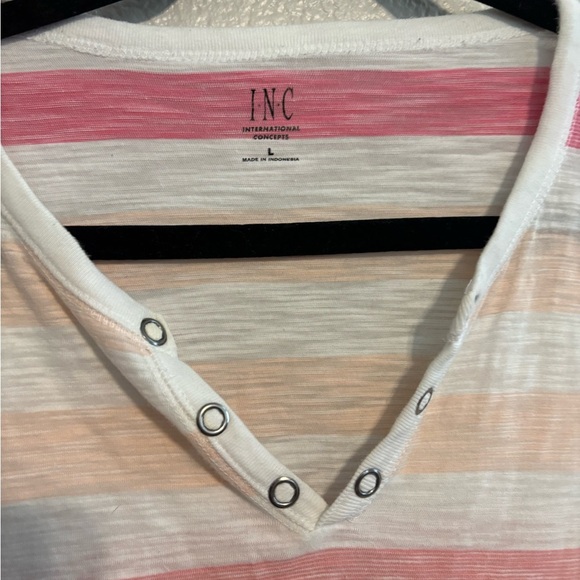 INC International Concepts v-neck snap button pink striped tee size Largw - Picture 2 of 3